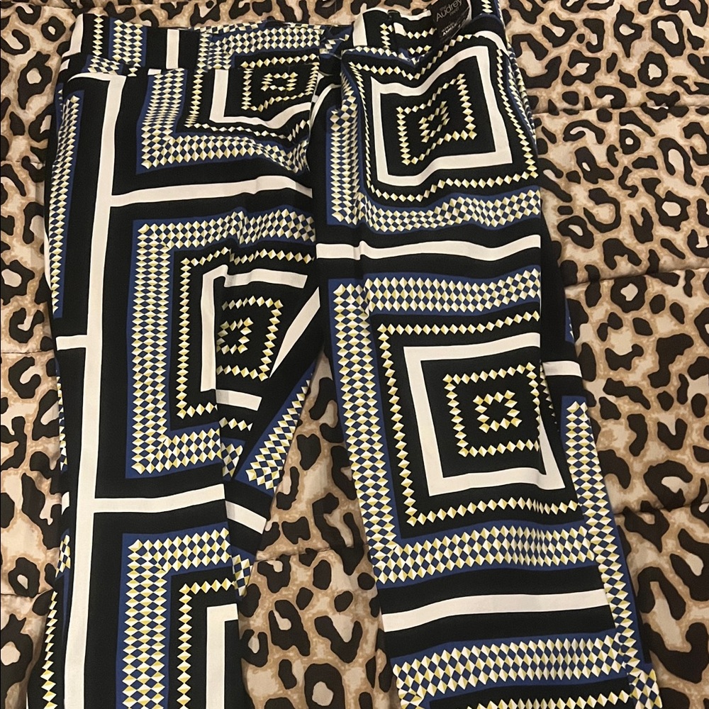 New York & Company Geometric Black and White Cropped Pants